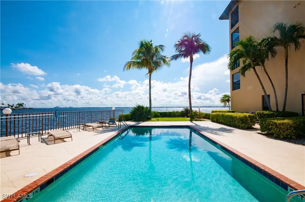 4015 SE 20th Place Cape Coral FL 33904