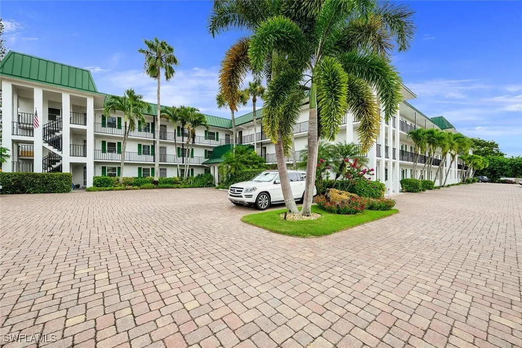 3030 Binnacle Drive Naples FL 34103