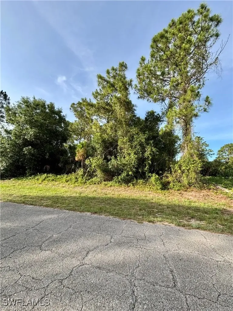 5051 W Tradewinds Circle Labelle FL 33935