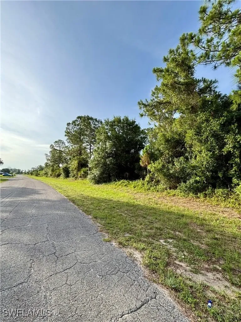 5051 W Tradewinds Circle Labelle FL 33935