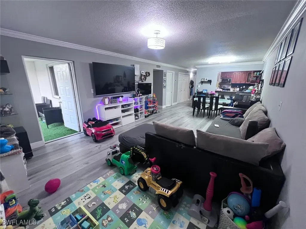 6930 Miami Gardens Drive Hialeah FL 33015
