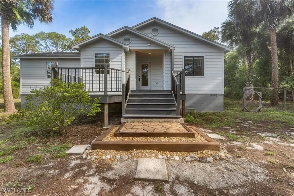 Naples FL, 2721 8TH Avenue SE