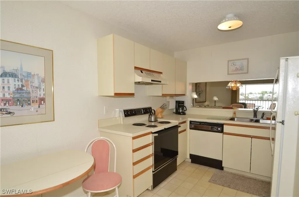 10682 Gulfshore Drive Naples FL 34108-3031