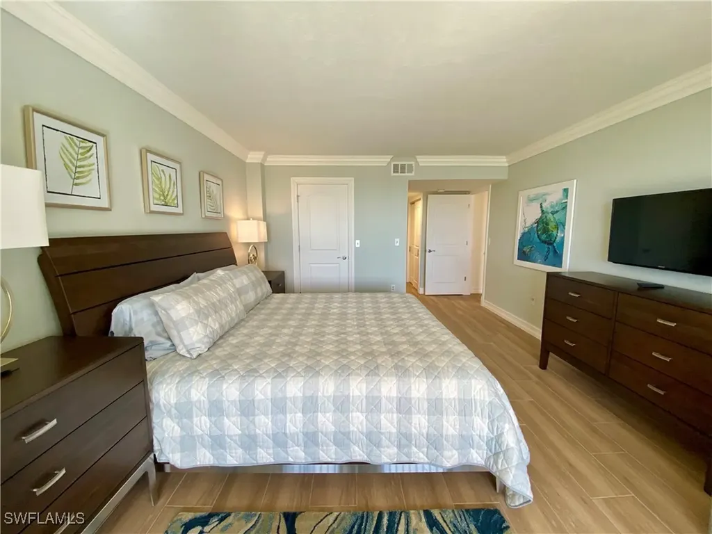 10851 Gulf Shore Drive Naples FL 34108-3004