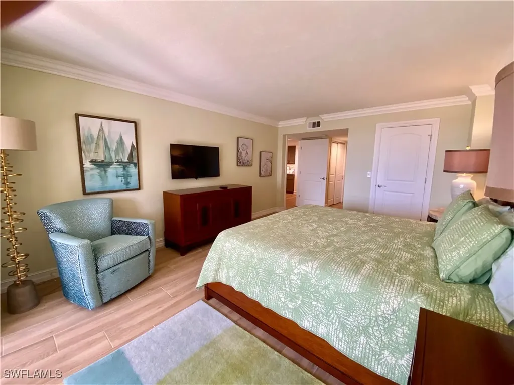 10851 Gulf Shore Drive Naples FL 34108-3004