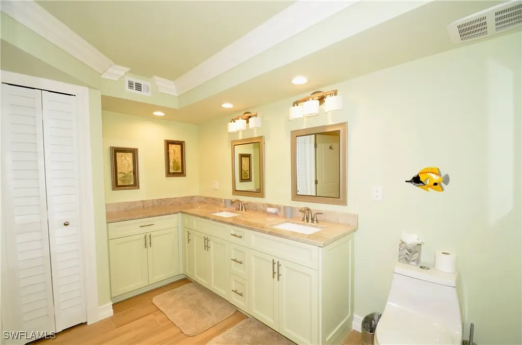 10851 Gulf Shore Drive Naples FL 34108-3004
