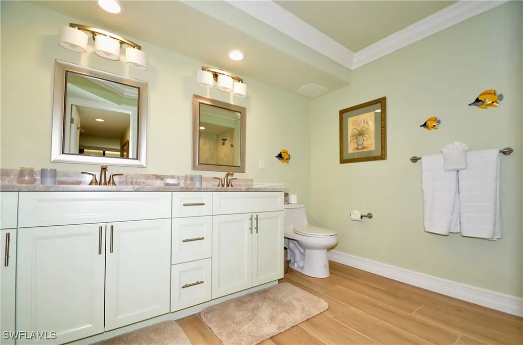 10851 Gulf Shore Drive Naples FL 34108-3004
