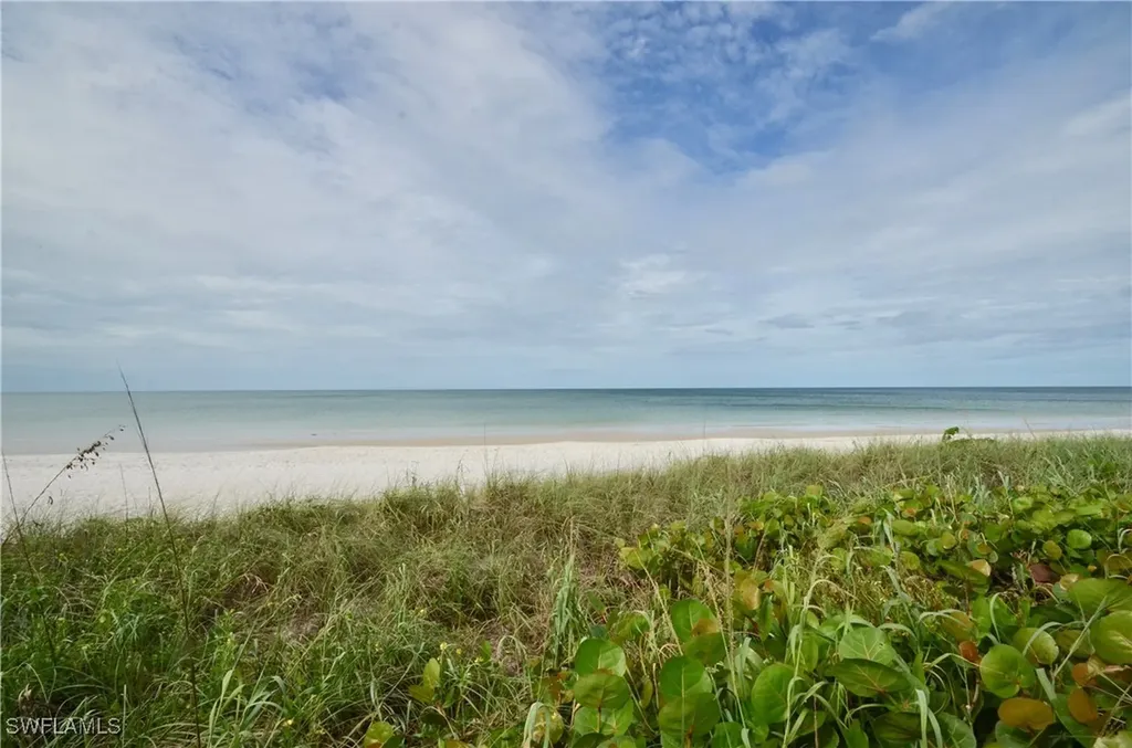 10851 Gulf Shore Drive Naples FL 34108-3004