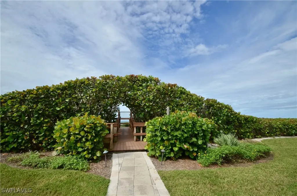 10851 Gulf Shore Drive Naples FL 34108-3004