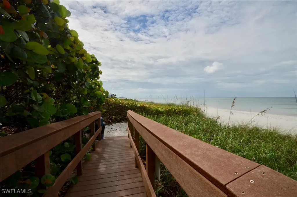 10851 Gulf Shore Drive Naples FL 34108-3004