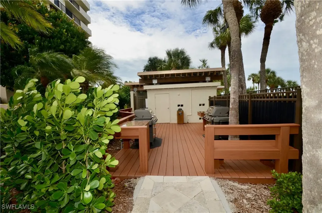 10851 Gulf Shore Drive Naples FL 34108-3004
