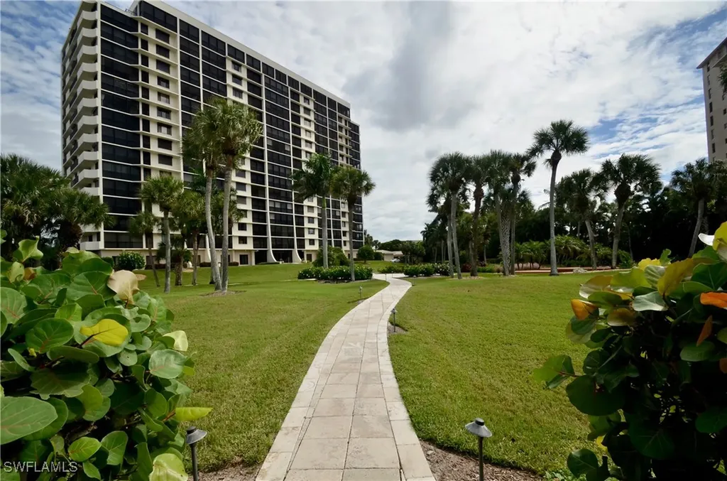 10851 Gulf Shore Drive Naples FL 34108-3004