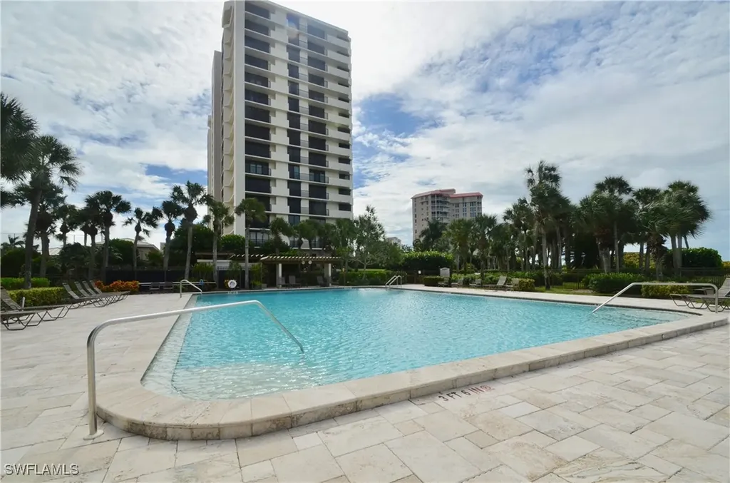 10851 Gulf Shore Drive Naples FL 34108-3004