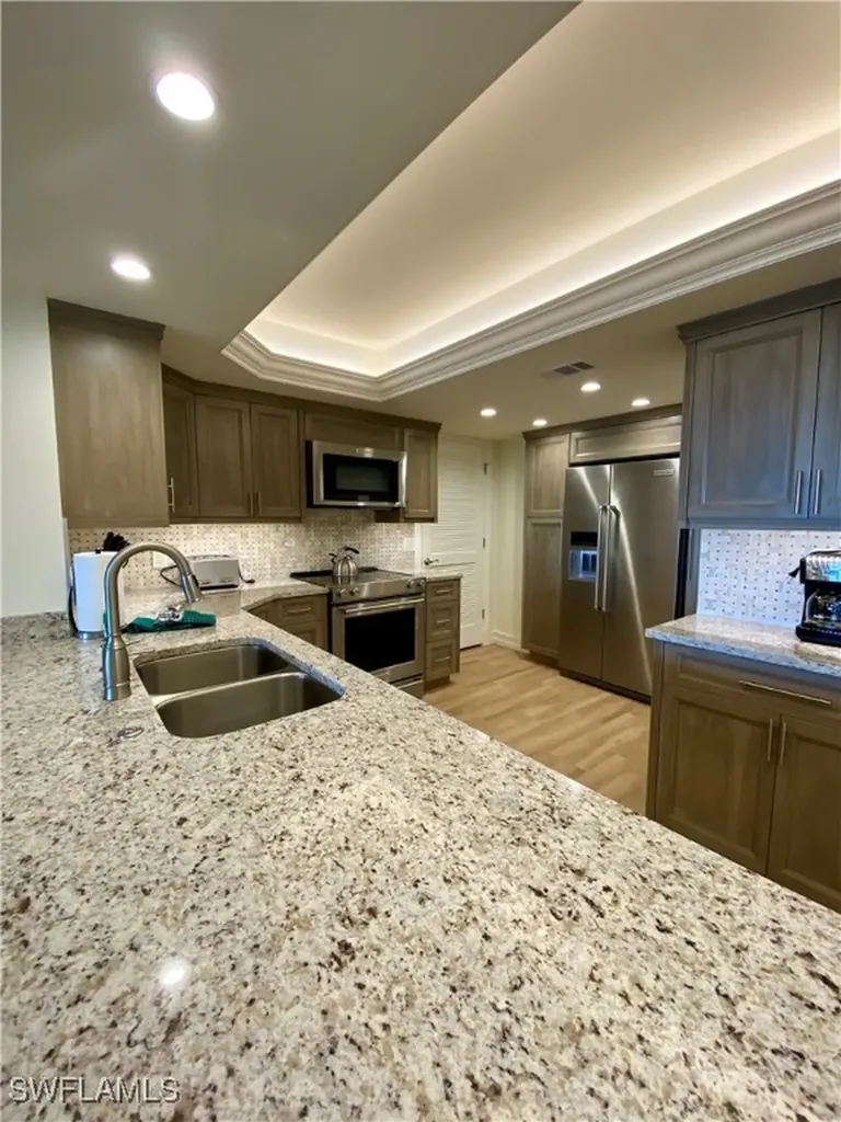 10851 Gulf Shore Drive Naples FL 34108-3004