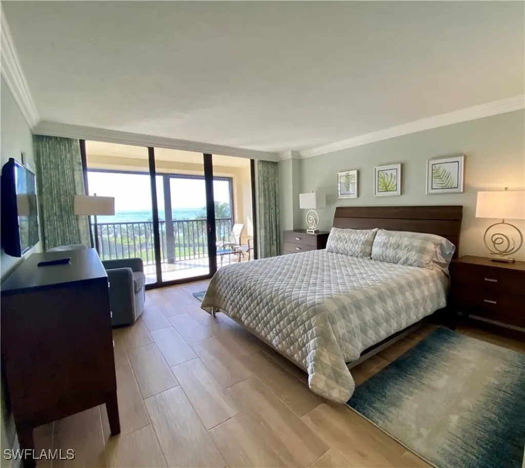 10851 Gulf Shore Drive Naples FL 34108-3004