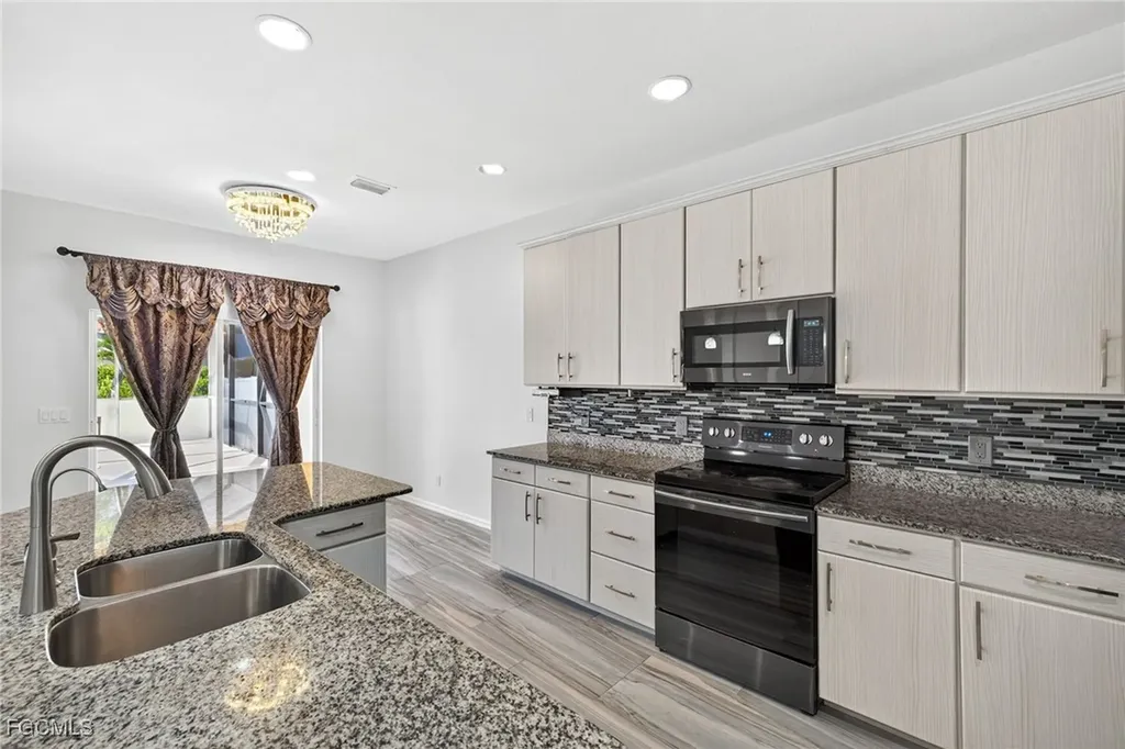 2858 Via Campania Street Fort Myers FL 33905