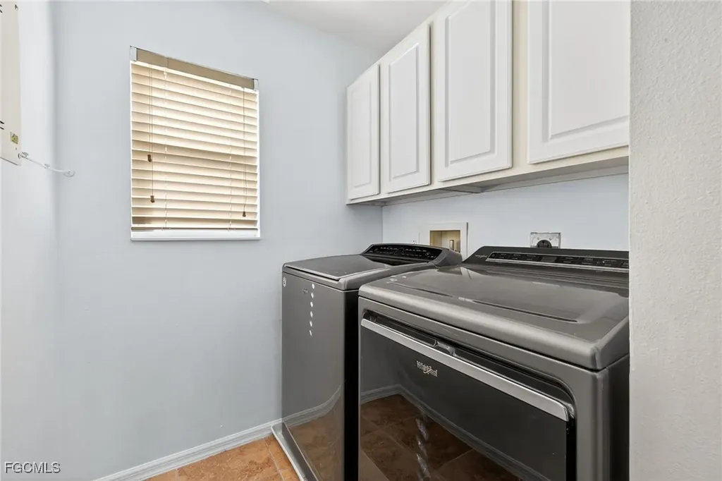 2858 Via Campania Street Fort Myers FL 33905