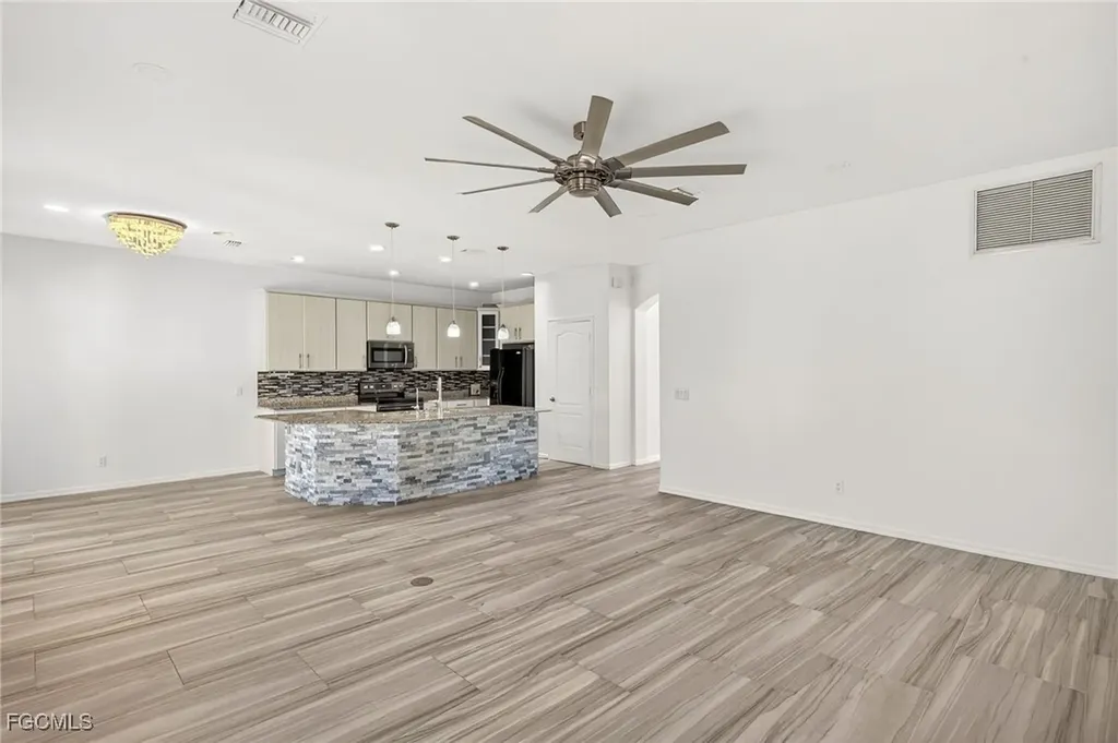 2858 Via Campania Street Fort Myers FL 33905