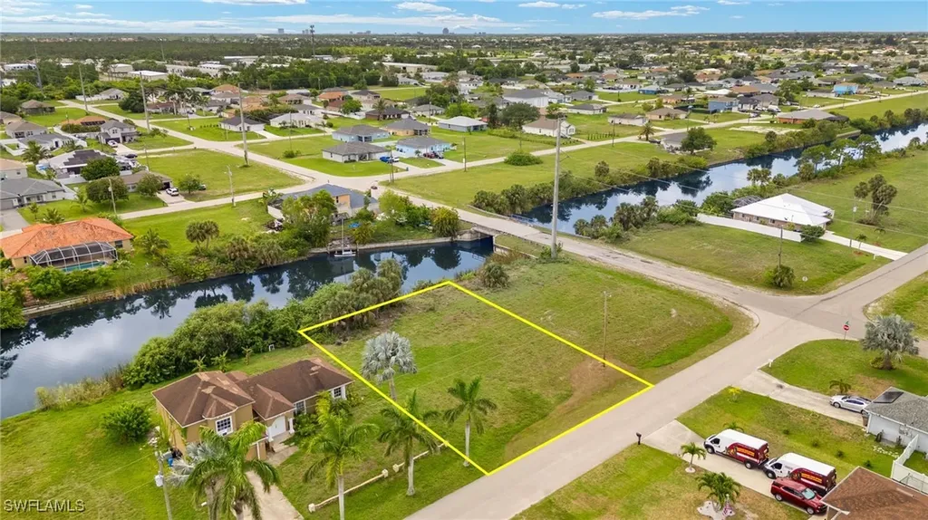 2723 NE 5th Place Cape Coral FL 33909