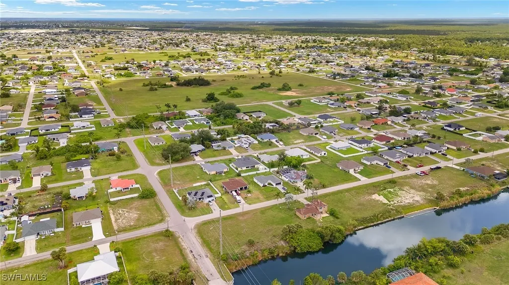 2723 NE 5th Place Cape Coral FL 33909