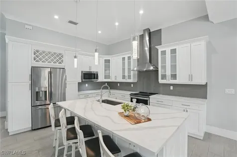 505 7TH Street NW Naples FL 34120