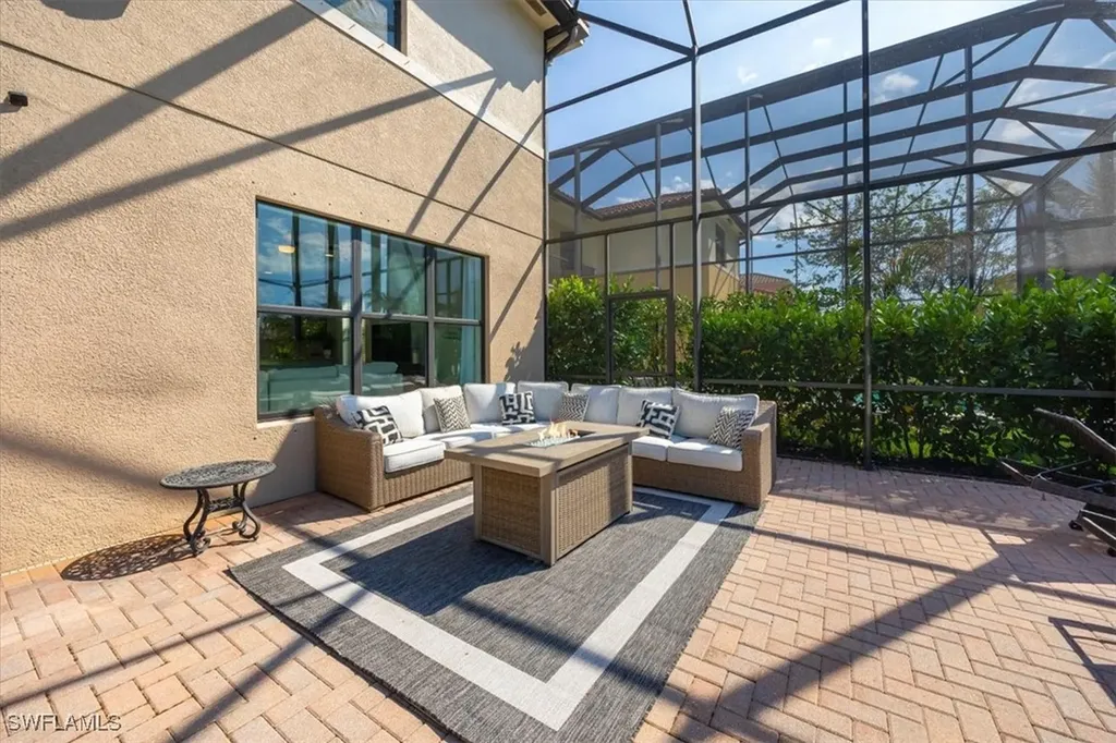 13905 Luna Drive Naples FL 34109