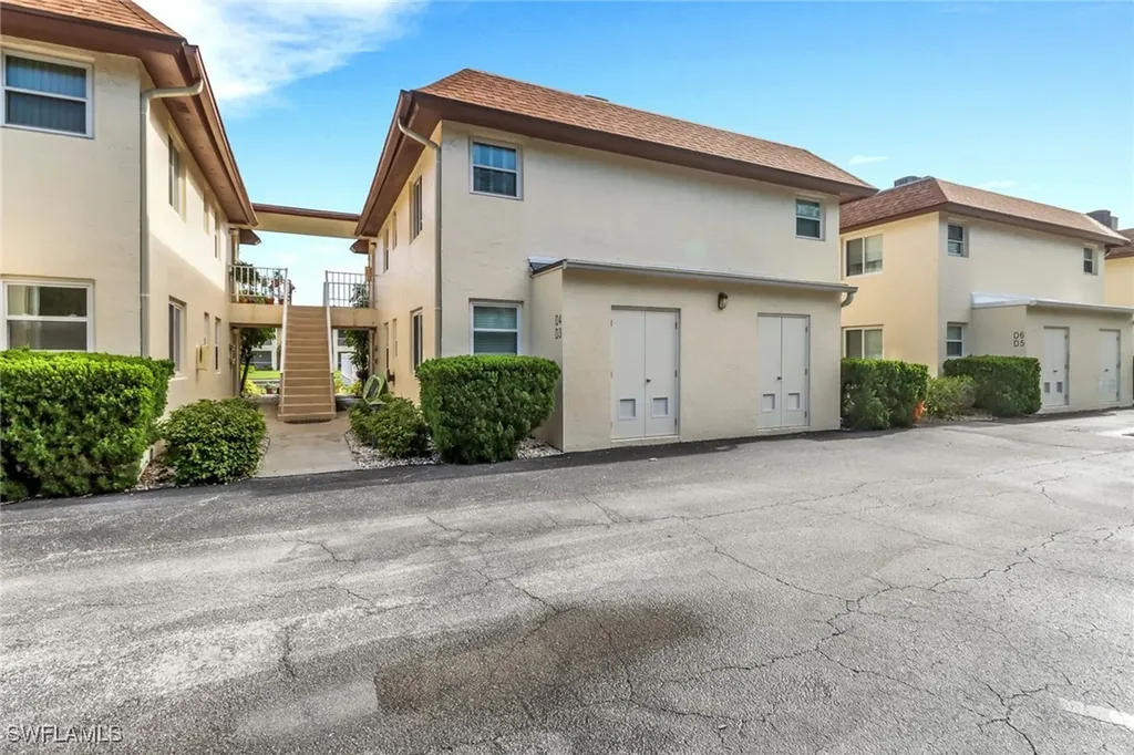 1155 Sandpiper Street Naples FL 34102