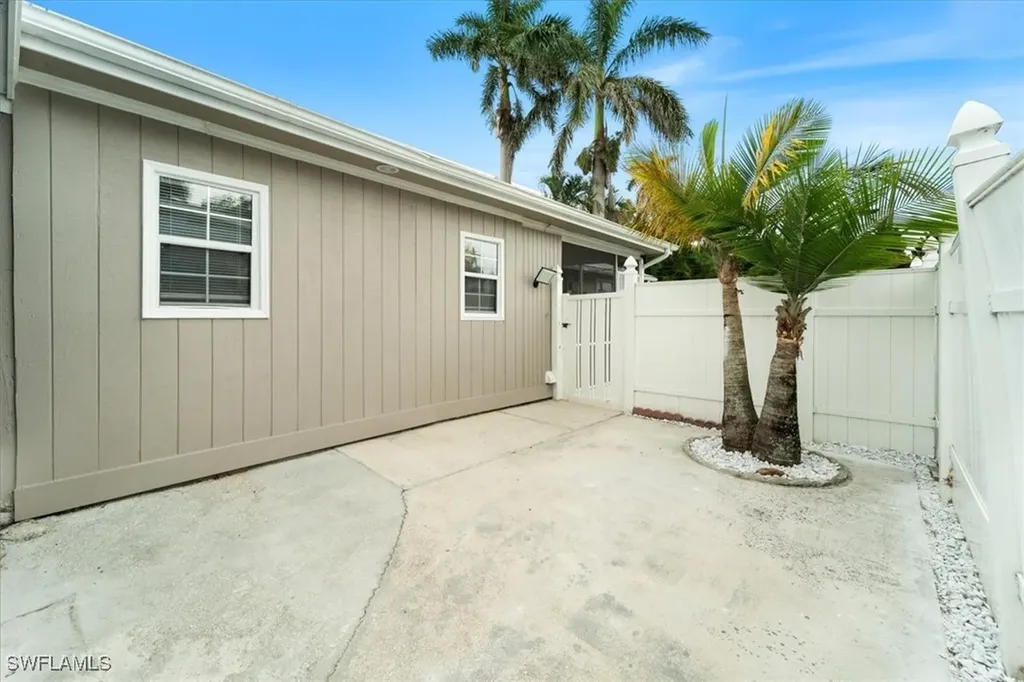 51-55 Lake Street North Fort Myers FL 33903
