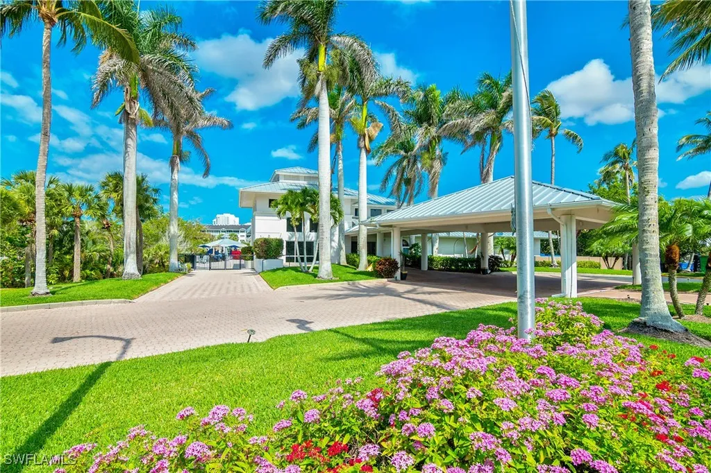 430 Cove Tower Drive Naples FL 34110