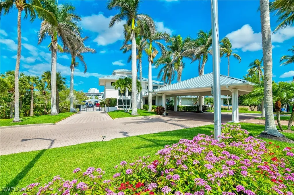 430 Cove Tower Drive Naples FL 34110