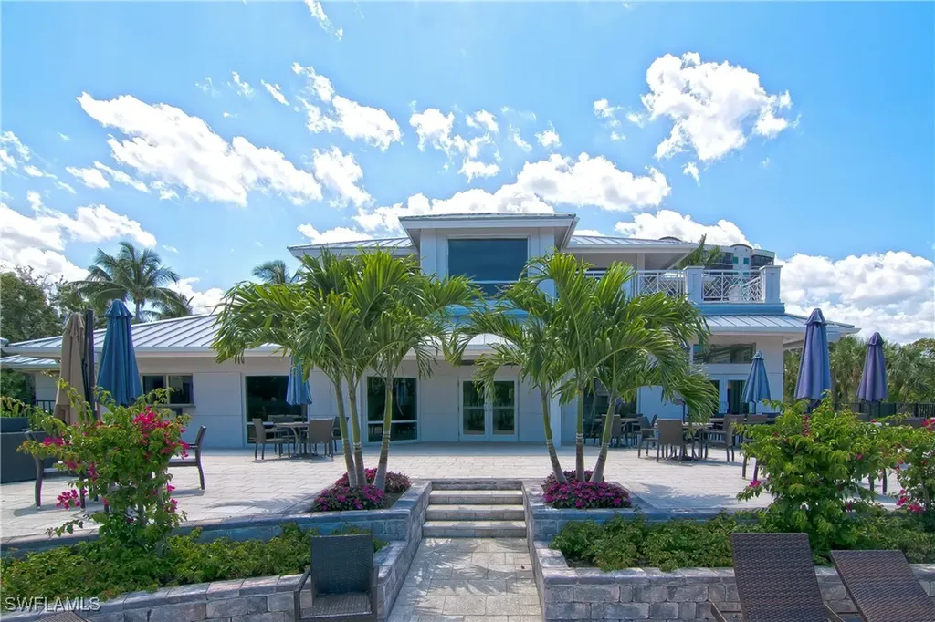 430 Cove Tower Drive Naples FL 34110