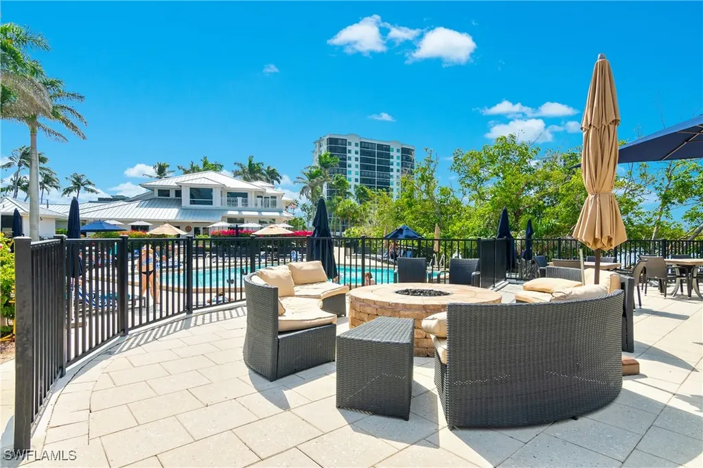430 Cove Tower Drive Naples FL 34110