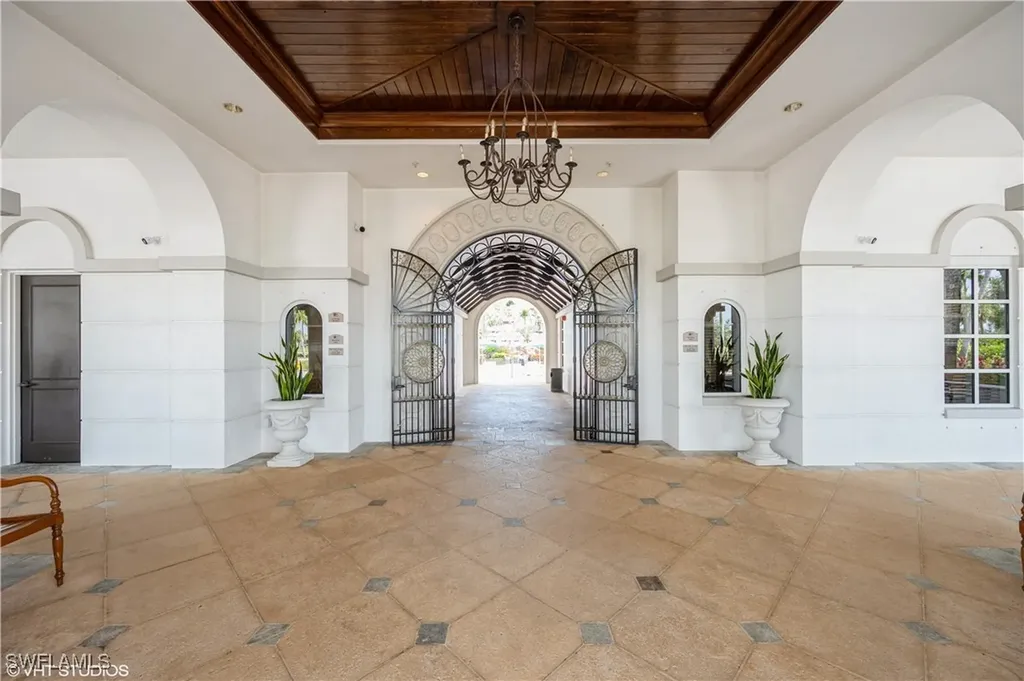 4610 Hawks Nest Drive Naples FL 34114