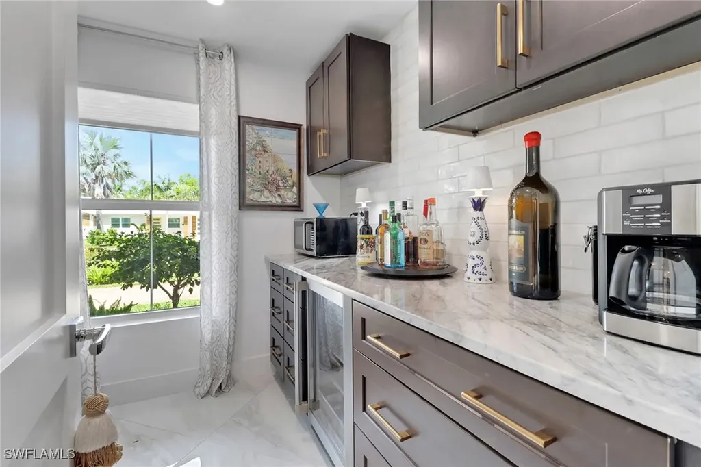 1262 10th Street N Naples FL 34102