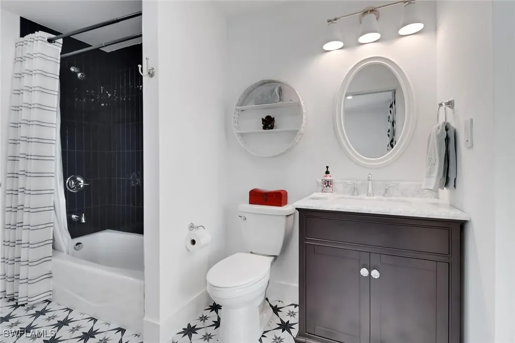 1262 10th Street N Naples FL 34102