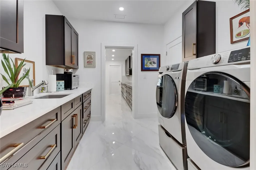 1262 10th Street N Naples FL 34102