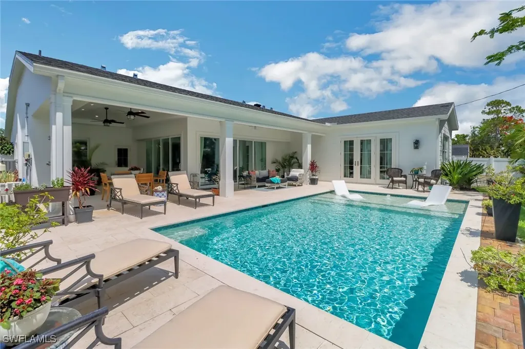 1262 10th Street N Naples FL 34102