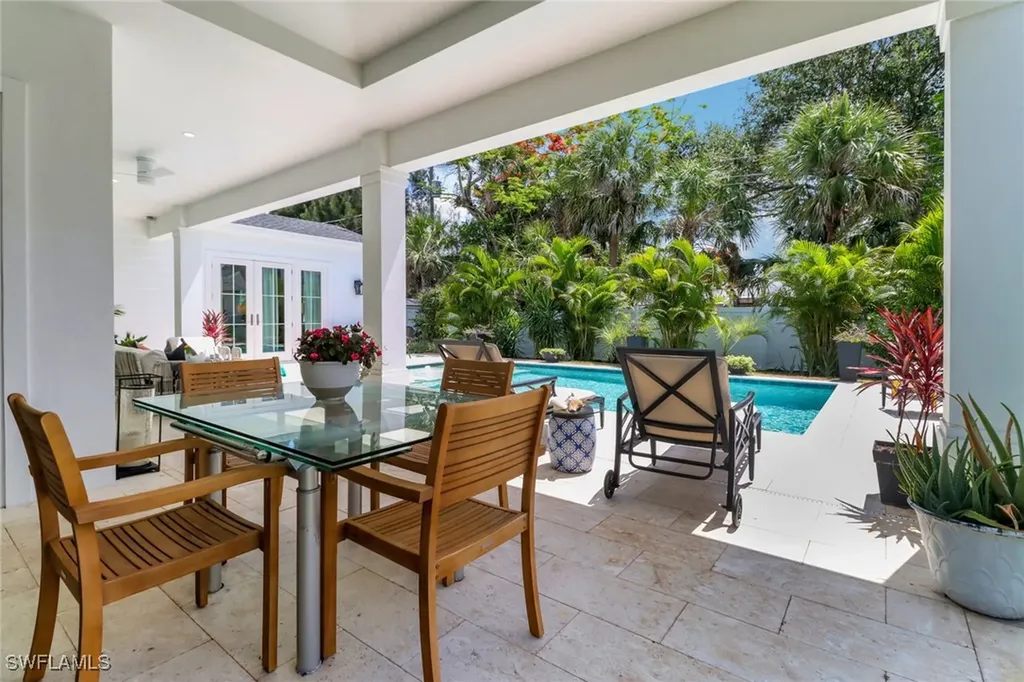 1262 10th Street N Naples FL 34102