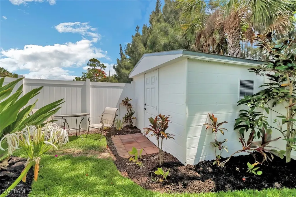 1262 10th Street N Naples FL 34102