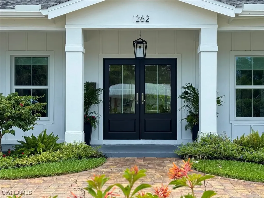 1262 10th Street N Naples FL 34102