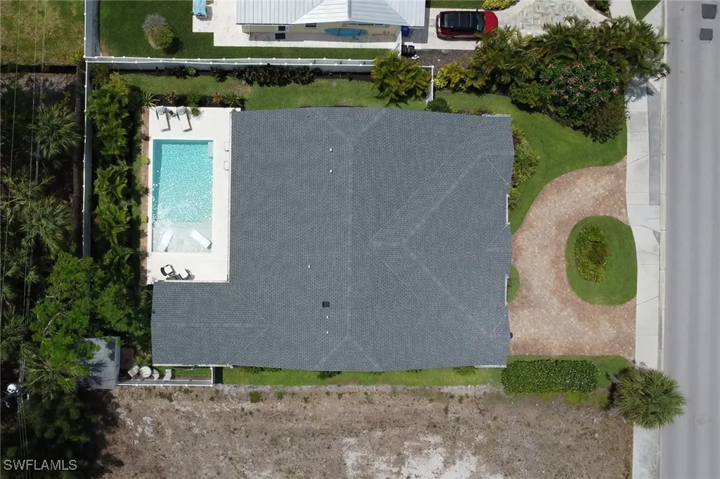 1262 10th Street N Naples FL 34102