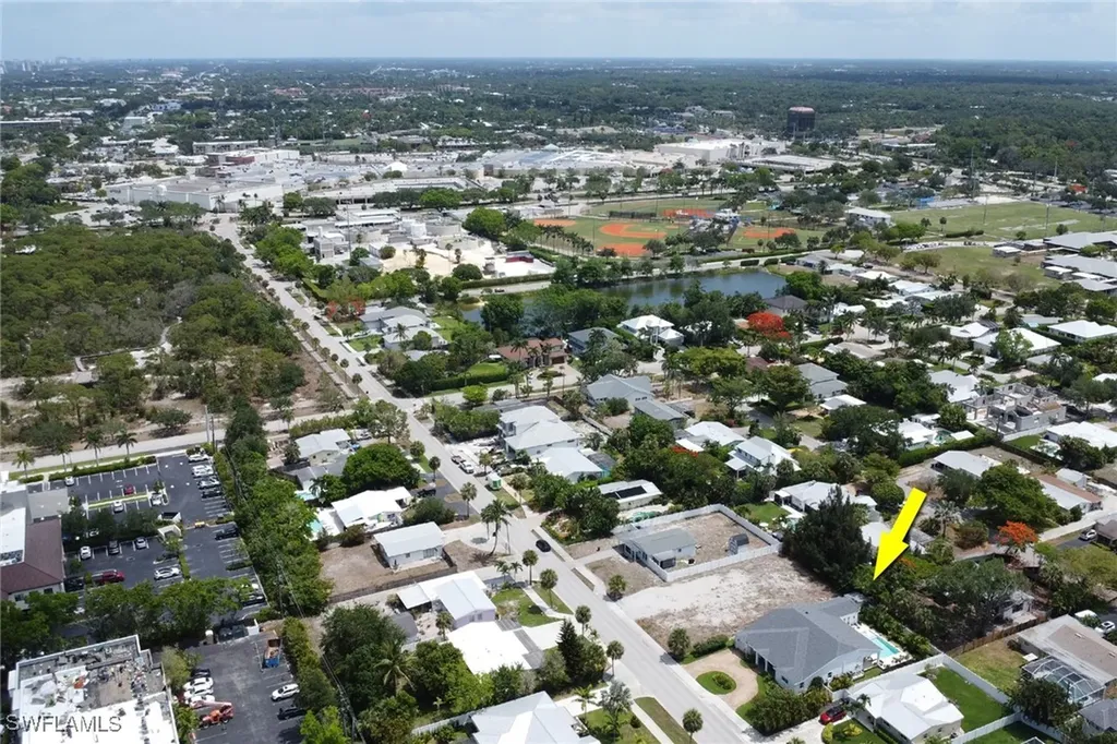 1262 10th Street N Naples FL 34102