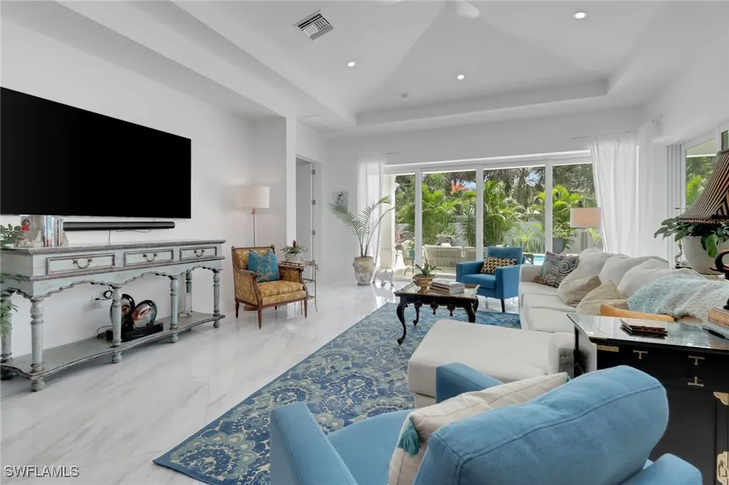 1262 10th Street N Naples FL 34102