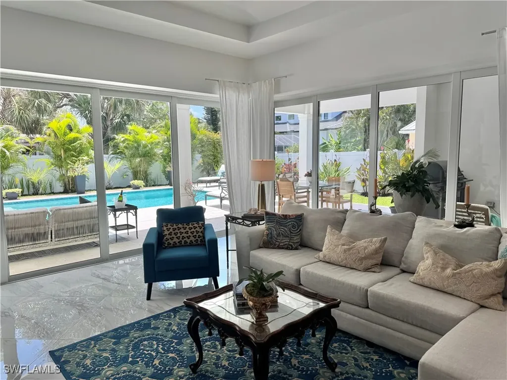 1262 10th Street N Naples FL 34102