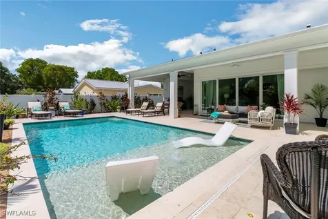 1262 10TH Street N Naples FL 34102