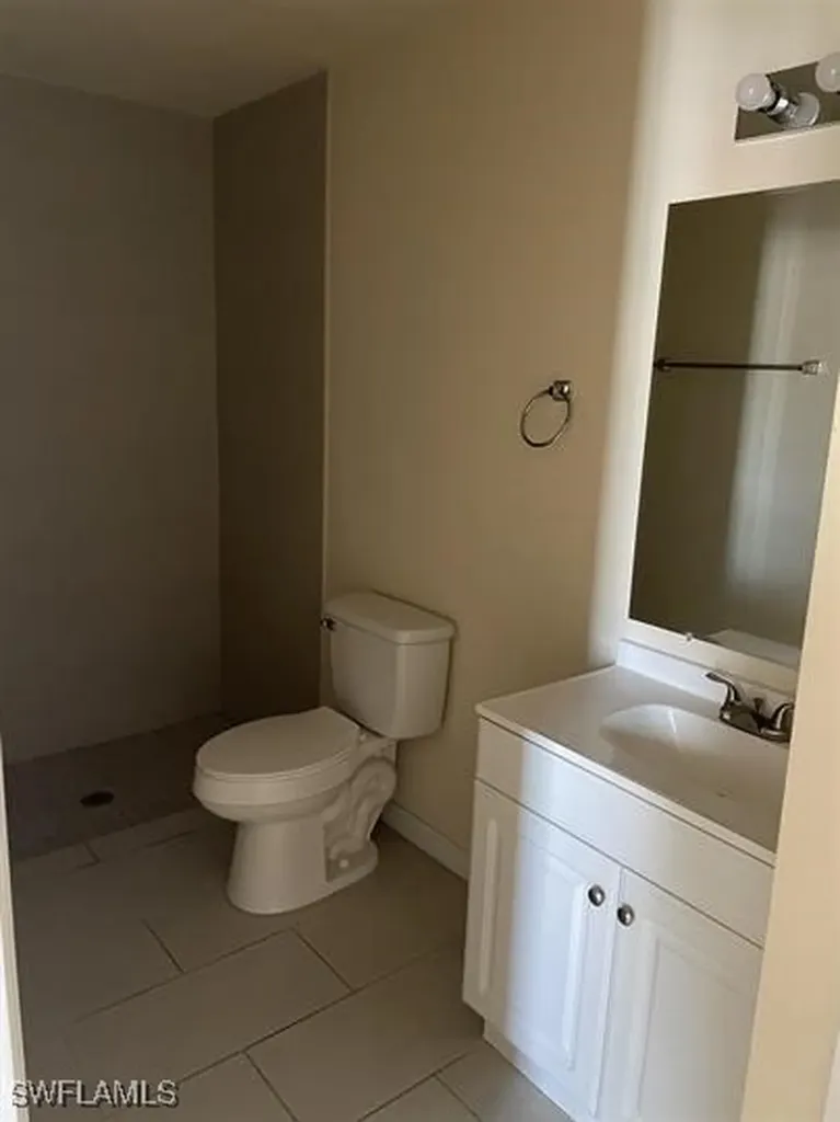 903 Cape Coral Parkway W Cape Coral FL 33914