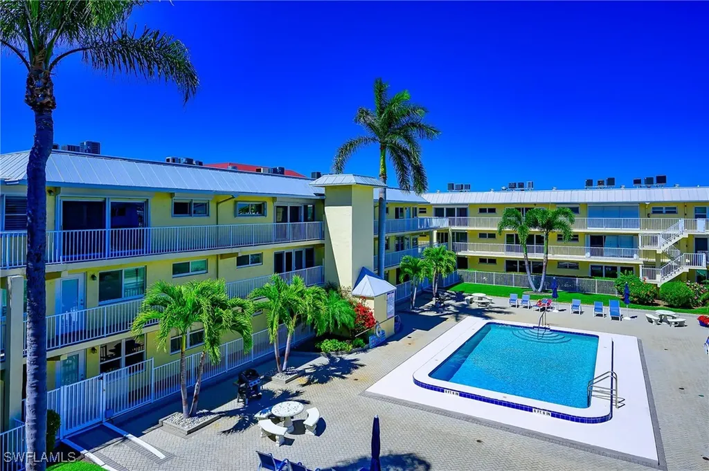 1100 8th Avenue S Naples FL 34102