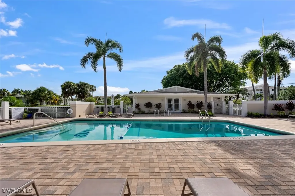460 Broad Avenue S Naples FL 34102