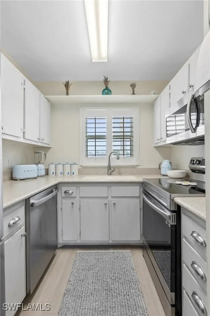 460 Broad Avenue S Naples FL 34102