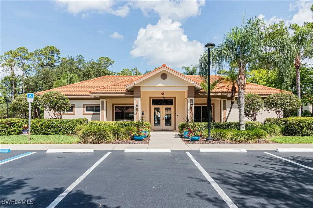 260 Robin Hood Circle Naples FL 34104
